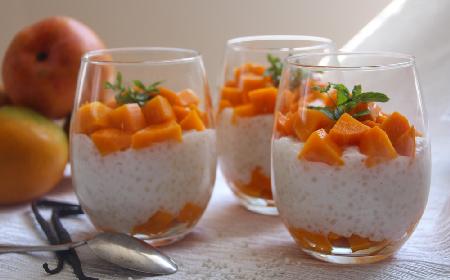 Tapioka na mleku kokosowym z mango