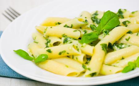 Penne z orzeźwiającym sosem śmietanowo-miętowym