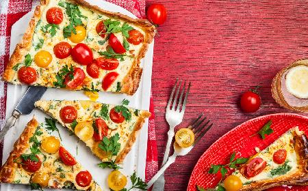 Szybka tarta z ciasta filo z pomidorami i serem ricotta