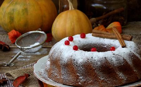 Korzenne ciasto z dynią i żurawiną: pyszna babka na rodzinne spotkanie