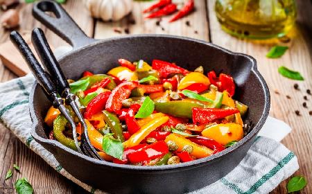 Peperonata czyli pyszne danie warzywne z papryką w roli głównej