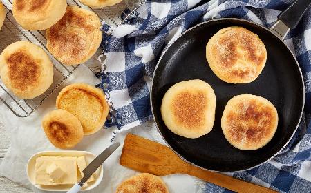 Angielskie muffiny: przepis na bułki śniadaniowe