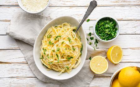 Pasta al limone - nęcący makaron z sokiem cytrynowym i serem gotowy w 10 minut