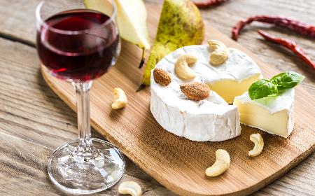 Przepis na przystawkę Ewy Wachowicz: camembert z żurawiną