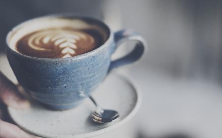 Korzenne cappuccino z kardamonem - przepis na aromatyczną kawę