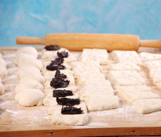 Razowe pierogi z suszonymi śliwkami: oryginalny pomysł na pierogi