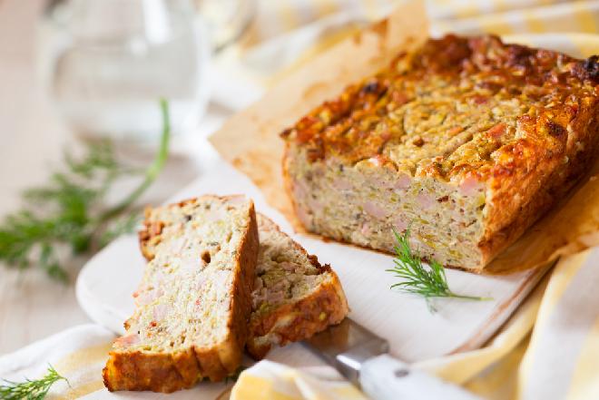 Pieczeń rzymska z indyka i cukinii: przepis na pyszny klops drobiowy