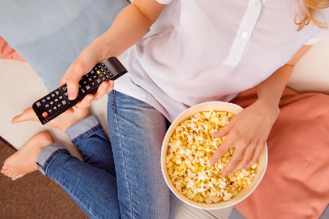 TOP 20 przekąsek dla kinomaniaków: co jeść, gdy oglądamy film