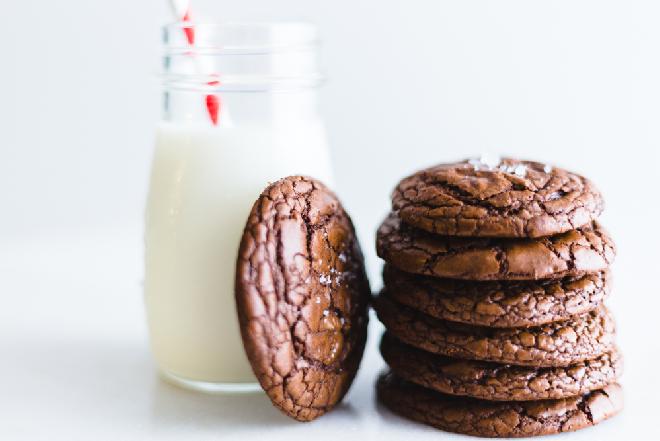 Ciastka brownie: chrupiące na zewnątrz, mięciutkie w środku