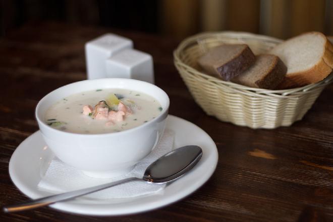 Zupa z porów z paluszkami surimi