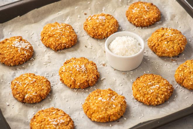Wegańskie ciasteczka jaglane z kokosem i migdałami - bez cukru i glutenu