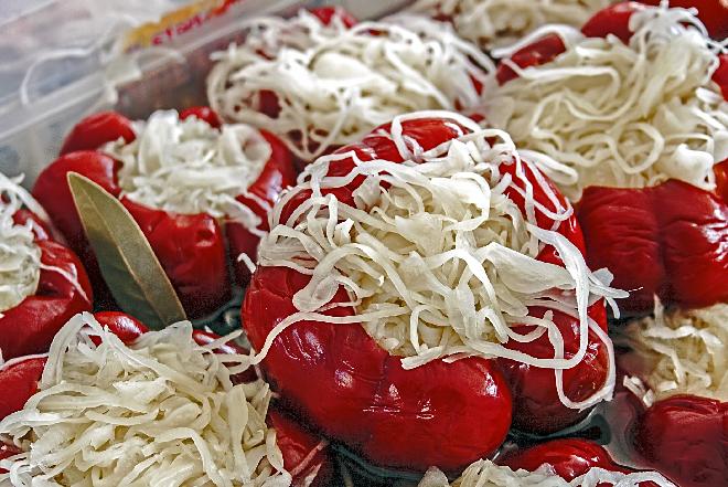 Kiszona papryka nadziewana kapustą: łatwy przepis